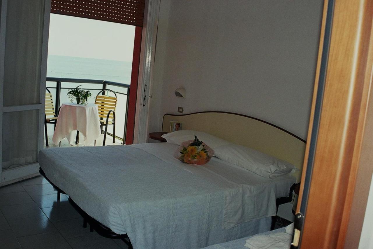 Hotel Darsena Cesenatico Exterior photo