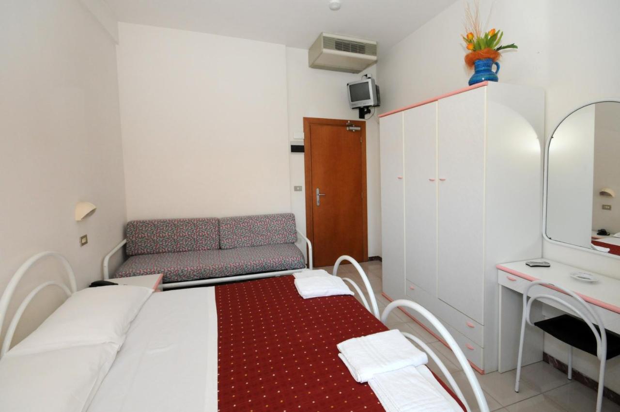 Hotel Darsena Cesenatico Exterior photo